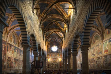 Photo sur Plexiglas Monument Interior de la catedral de San Giminiano