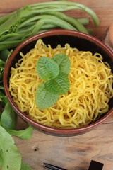 Egg noodles and raw noodles for cooking.