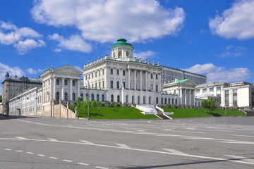 Fototapeta na wymiar The state library in Moscow