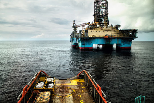 Anchor-handling Tug/Supply (AHTS) Vessel During Dynamic Positioning (DP) Operations Near Oil Rig.