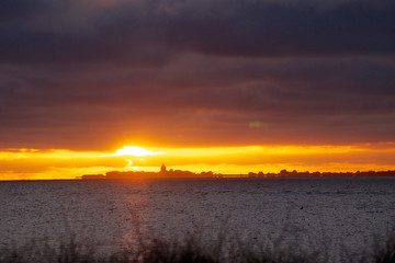 Fototapeta na wymiar Sonnenuntergang über der Insel Neuwerk