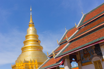 Fototapeta premium Thai Golden pagoda and Chapel Roof Wat Phrathat Hariphunchai Woramaha vihan, Lamphun, THAILAND.