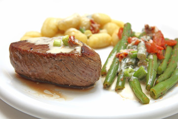 Rinderfilet mit Gnocchi und Bohnen