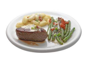 Rinderfilet mit Gnocchi und Bohnen