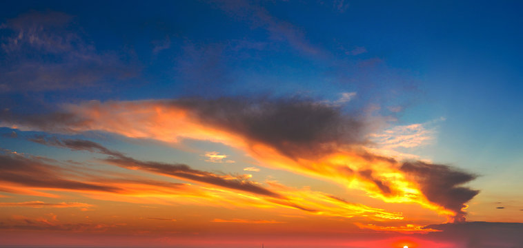 Sunset panorama © Sergii Figurnyi