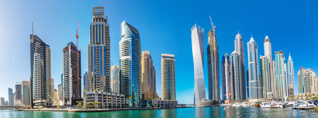 Panorama van de jachthaven van Dubai