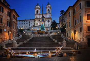 Fototapeta premium Christmas tree in Piazza di Spagna at night, Rome, Italy