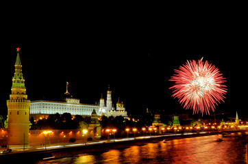 Fototapeta na wymiar Flashes of pink and white fireworks near Moscow Kremlin