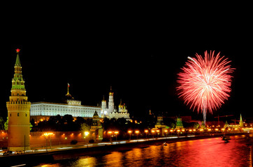 Fototapeta na wymiar Flashes of pink and white fireworks near Moscow Kremlin