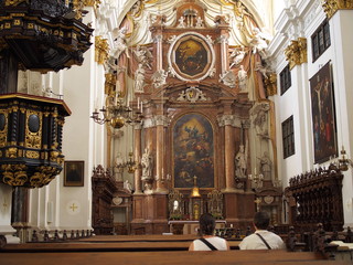 Gl&auml;ubige Christen erbitten Beistand in der Kirche