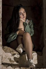Fototapeta na wymiar Divertida sesión con modelo adolescente en un antiguo convento abandonado.