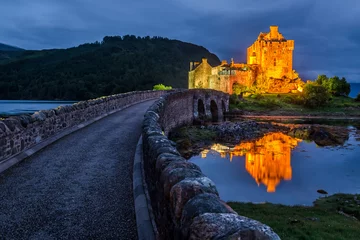 Photo sur Plexiglas Château Beautiful Eilean Donan Castle after sunset, Scotland