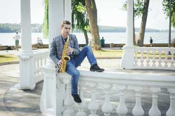 busker outdors hd