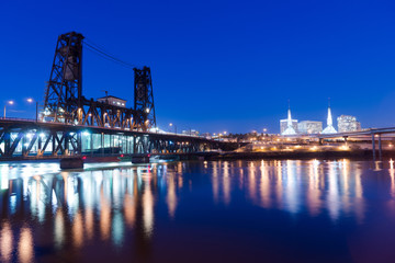 Fototapeta premium Steel Bridge Oregon Street Willamette River Downtown Portland