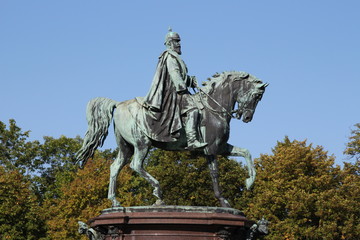 Obraz premium Ein Friedrich Franz Denkmal