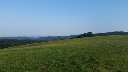 Fototapeta na wymiar Hügellandschaft Mittelgebirge mit Weitsicht