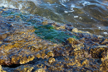 Cala en la costa de l'Ampolla, Cataluña (España)