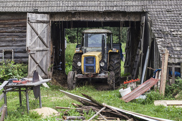 Fototapeta na wymiar old tractor in the garage 