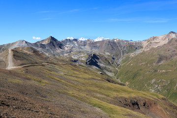 Fototapeta premium panorama dalla vetta Blesaccia - Livigno. Sullo sfondo il gruppo del Bernina