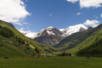 Fototapeta na wymiar View From Riva Di Tures To Kasseler Huette / South Tirol