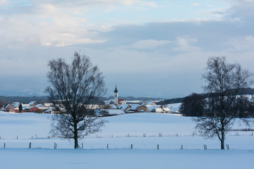 Fototapeta na wymiar Allgäudorf im Winter