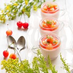 さくらんぼのプリン