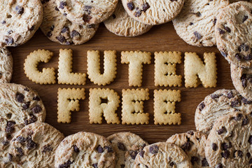 The phrase Gluten Free spelled out with alphabet shaped cookies and surrounded by biscuits. - obrazy, fototapety, plakaty