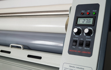 Laminator für Großformatdrucke in der Werbetechnik