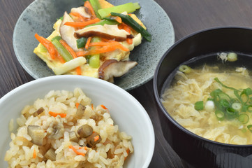 日本料理の食卓