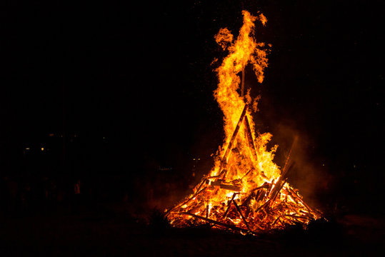 Osterfeuer in Hamburg-Blankenese