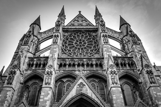 Black and white image of Westminster Abbey in London, England, UK