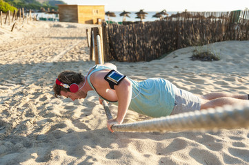 Spain, Mallorca, sportsman at the beach, pushup on rope