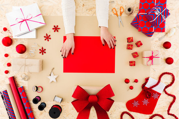 Wrapping christmas gifts - obrazy, fototapety, plakaty