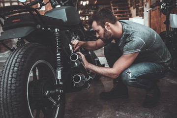 Plakat Man fixing bike. 
