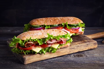 Abwaschbare Fototapete Snack Zwei frische U-Boot-Sandwiches