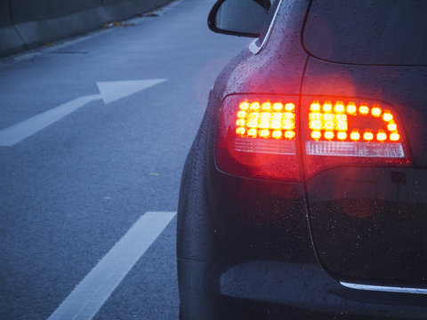 brake light and arrow