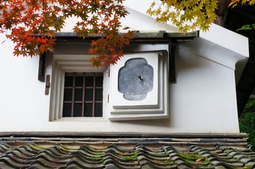 蔵と紅葉