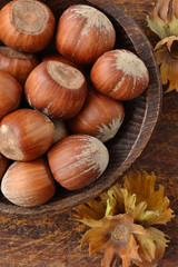 Nocciole nella ciotola 