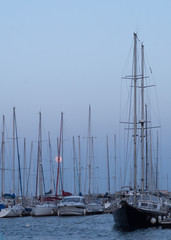 Obraz premium Coucher de soleil sur le port