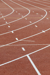 Fototapeta premium pistes courbes d'athlétisme autour du stade