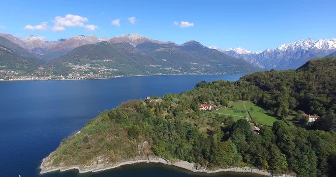 Sorvolo penisola sul lago di Como - Aerial view 4k