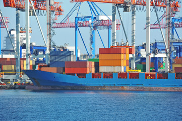 Fototapeta premium Cargo crane and ship
