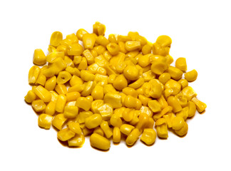 Maiskörner isoliert auf weißen Hintergrund