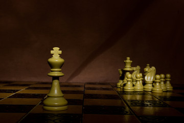 Scacchi fotografati su una scacchiera