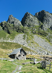 Fototapeta na wymiar Beautiful hut in the swiss alps under a clear blue sky