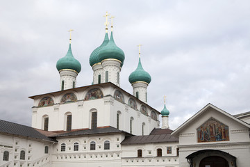 Fototapeta na wymiar Vvedensky Tolga convent. Orthodox women's monastery in Yaroslavl on the Volga left Bank.Founded in 1314 .
