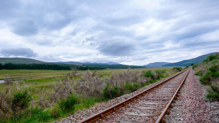 Obraz premium railroad tracks in the Scottish highlands