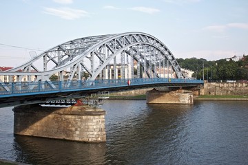 Арочный мост в Кракове через Вислу.