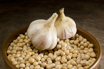 Chickpeas and garlic in a ceramic plate