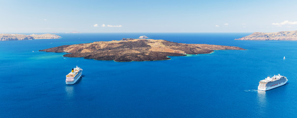 Obraz premium Luxury cruise ships, caldera and volcano near Fira, capital of the Greek Aegean island, Santorini, Greece. Panorama